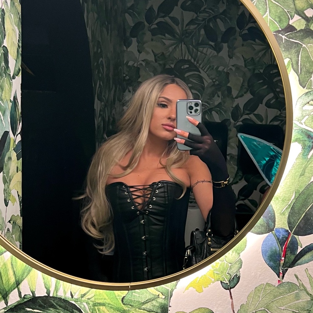 SOLD ❌ PAMELA ANDERSON 💣 “Barb Wire” Costume
